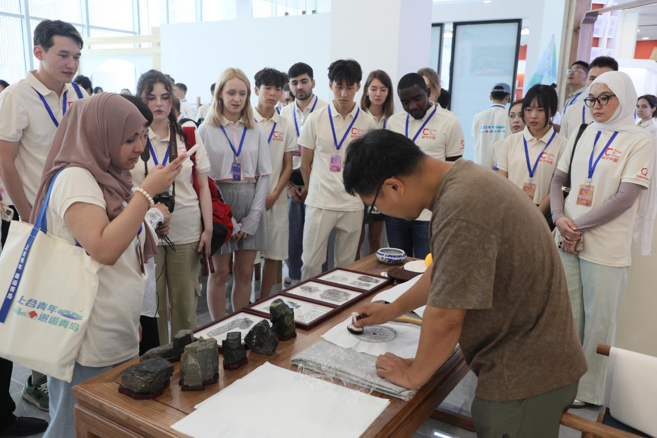 感知海洋文明，领略智慧青岛｜“上合青年·邂逅青岛”上合组织国家青少年践学活动在青岛开营