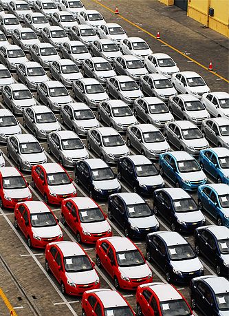 烟台东岳汽车所产上千辆雪佛兰赛欧出口南美-