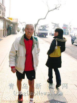 【壁纸】<em>这是谁的短裤英语</em> 这件衬衫是谁的英