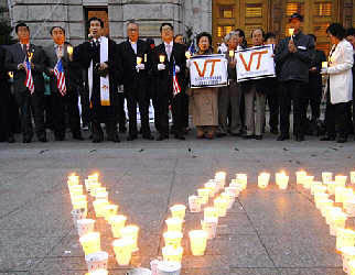 羞辱感弥漫韩国 首尔民众手持蜡烛为遇难者守夜 