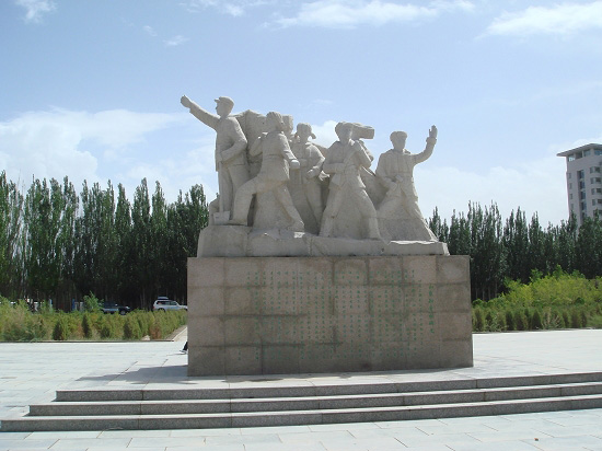 格尔木的山东知青纪念碑