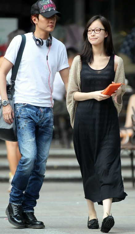 倪妮冯绍峰海量亲密照 网友：貌合神离