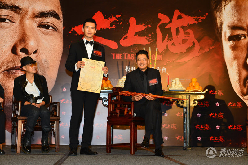 黄晓明下跪拜师周润发 再现“拜师门”发哥当众调侃Baby