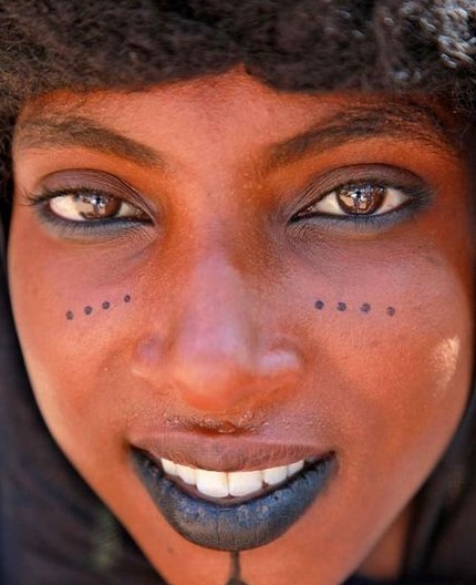 游牧民族独特脸绘