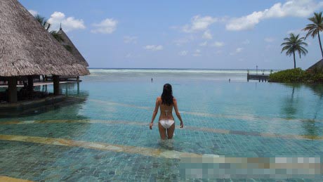 36岁舒淇装嫩恶搞生活照曝光 海滩比基尼展凹凸曲线