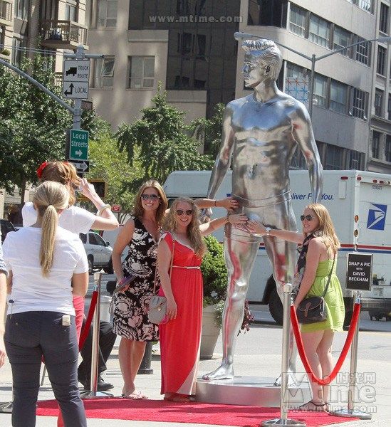 2012揩油大事记 袭胸揉臀全有