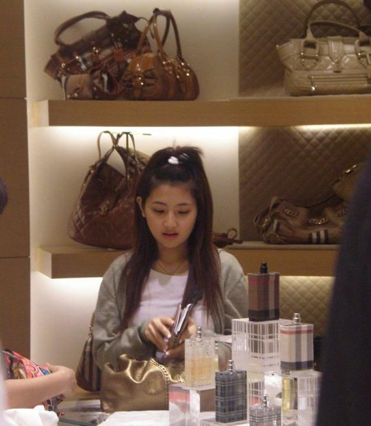 Selina主持身价堪比小S 图揭珍贵今夕对比照