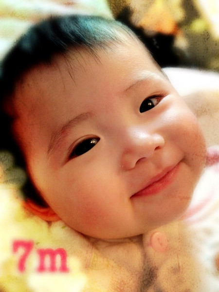 郭羡妮爱女红衣萌照曝光 网友：最美星二代(组图)