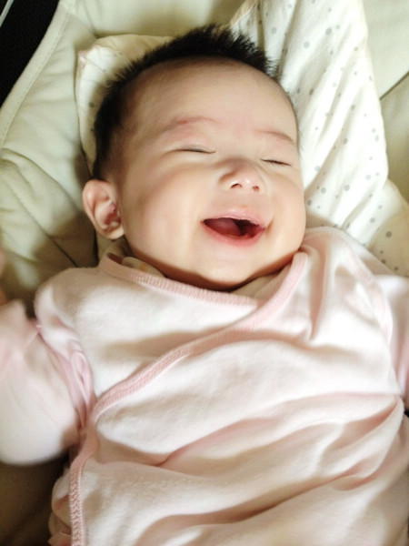 郭羡妮爱女红衣萌照曝光 网友：最美星二代(组图)