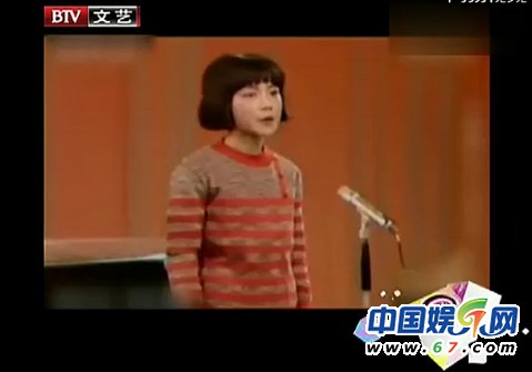 王菲14岁央视唱红歌