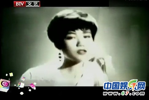 王菲14岁央视唱红歌