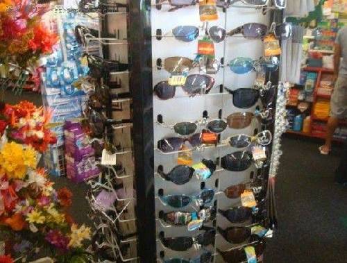 实拍美国一元店 便宜货也要层层监管