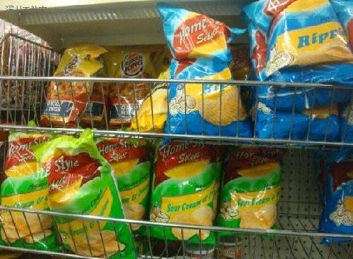 实拍美国一元店 便宜货也要层层监管