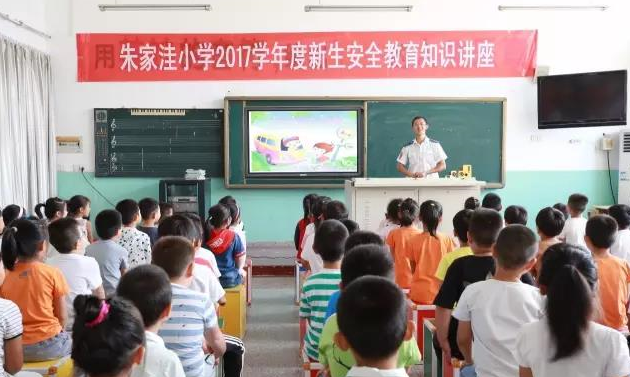 教师节临近 公交"编外老师"收到学生节日问候