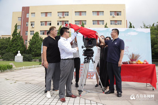 电影《如果我是你》青岛开机 传播青春正能量 电影《如果我是你》青岛开机 传播青春正能量