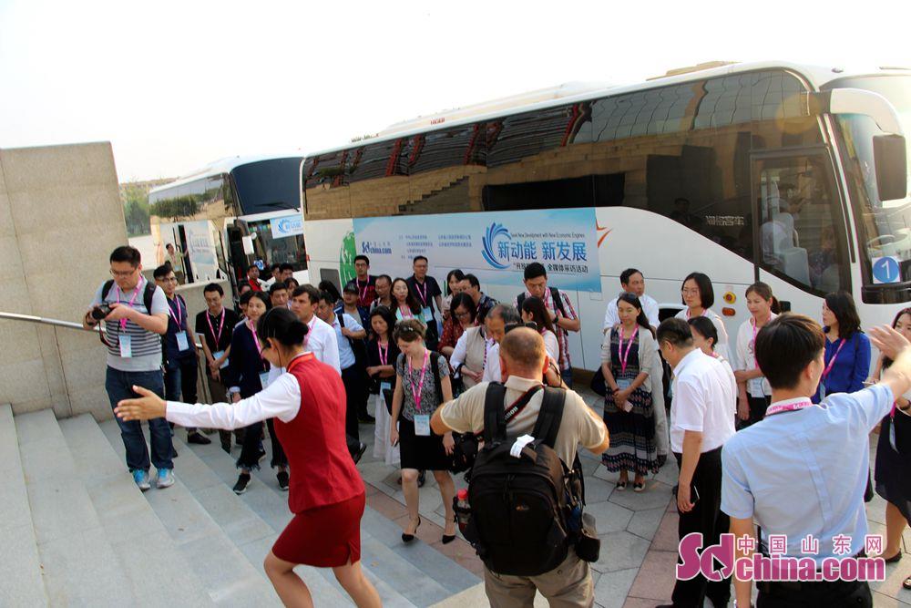 中外媒体记者聚焦东阿阿胶股份有限公司