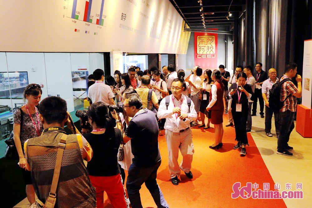 中外媒体记者聚焦东阿阿胶股份有限公司