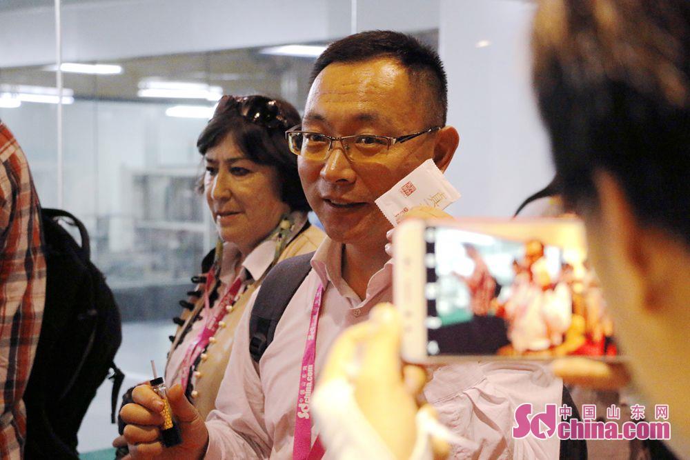 中外媒体记者聚焦东阿阿胶股份有限公司