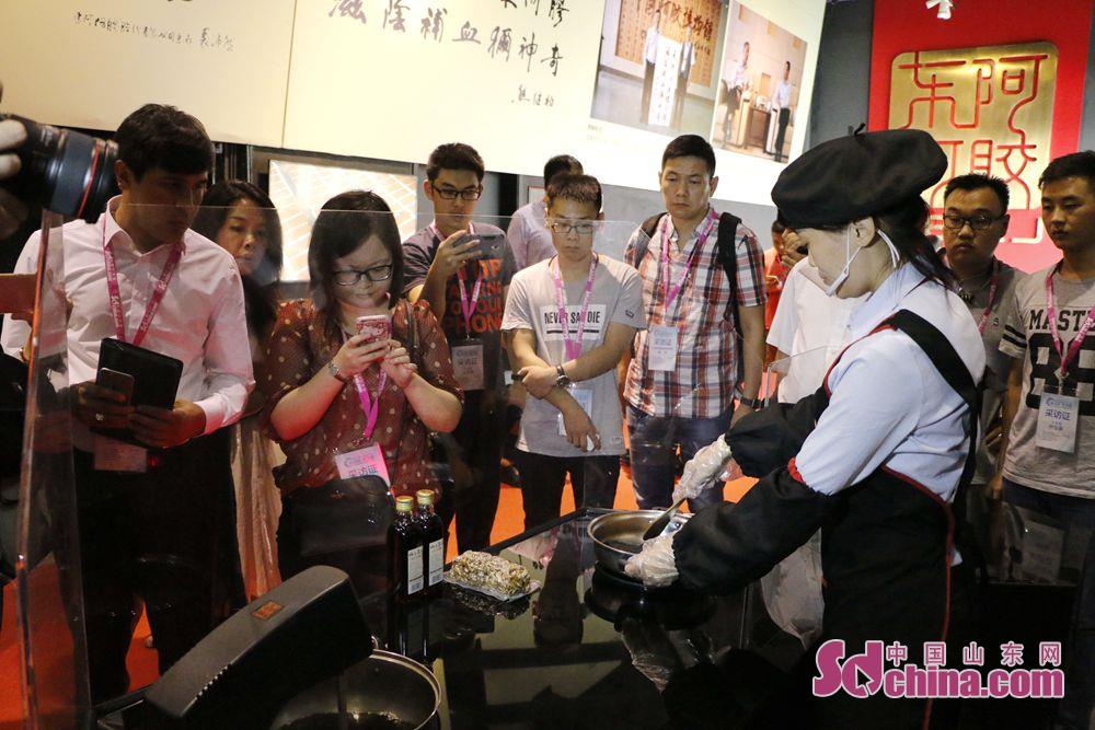 中外媒体记者聚焦东阿阿胶股份有限公司