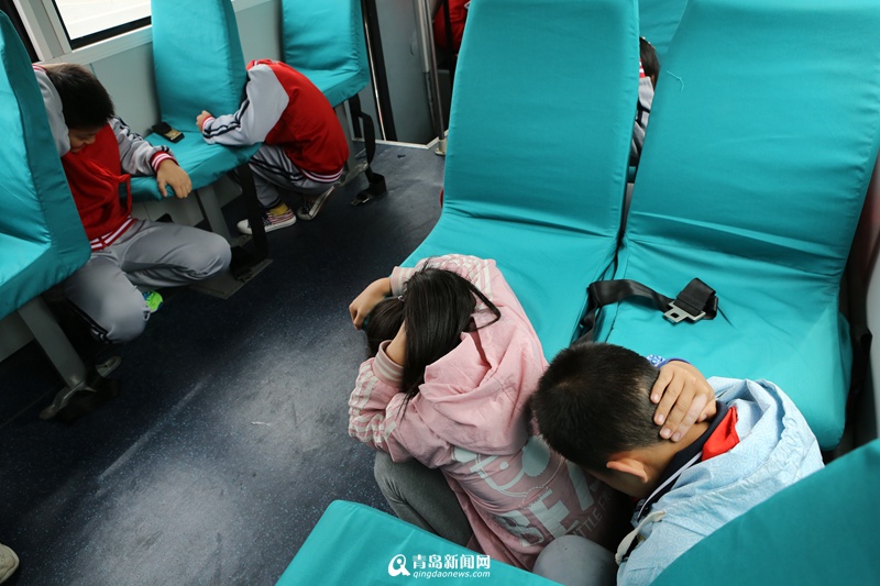 "地震体验公交车"亮相青岛为国内首辆