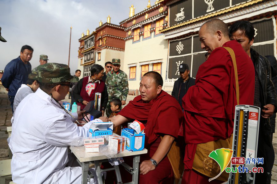 【领航新征程】寺院里来了“活菩萨” 【领航新征程】寺院里来了“活菩萨”