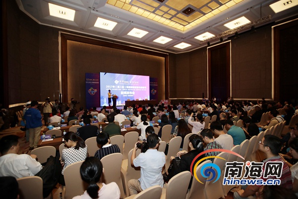 海南省商务厅副厅长李龙生:为消费者提供更多美好的购物体验 海南省商务厅副厅长李龙生:为消费者提供更多美好的购物体验