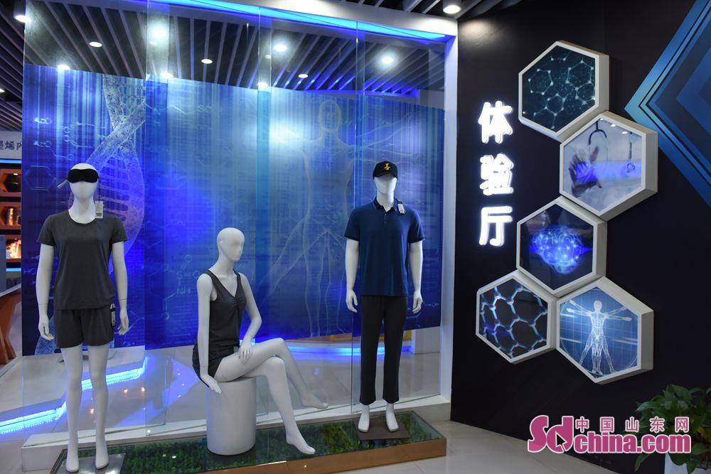 中外媒体记者聚焦济南圣泉集团“石墨烯+”颠覆传统服装定义