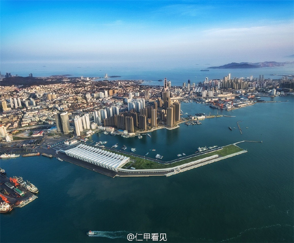 航拍青岛新地标邮轮母港 大气磅礴比肩世界名港
