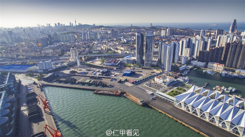 航拍青岛新地标邮轮母港 大气磅礴比肩世界名港