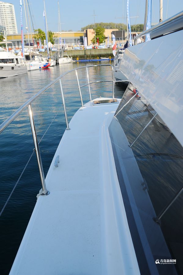 实拍双体豪华游艇青岛制造售价260万