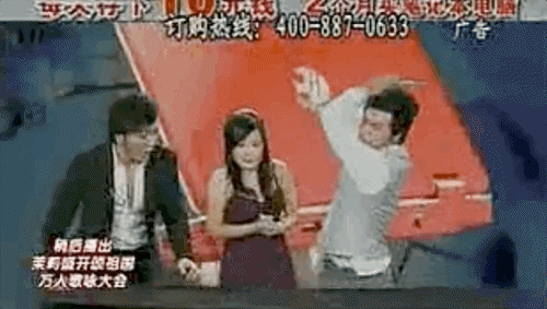 哈哈哈哈哈,另外两个拉架的样子实在是太好笑了.