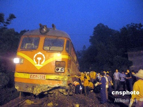 广州开往重庆列车在广西脱轨7人受伤(图)