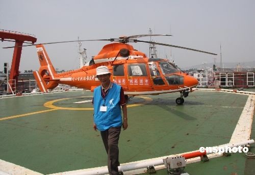 南极科考船“雪龙”号舰载直升机坠海 一人失踪