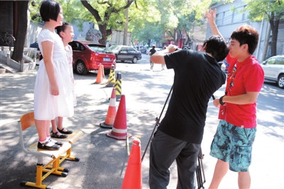 前天，国家形象宣传片摄制组在北京实验二小拍摄。本报记者范继文摄