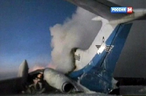 俄一架图-154飞机发动机起火爆炸致3死50余伤
