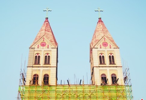 天主教堂塔楼进行修缮