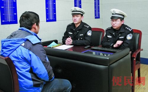 郑某正在青岛胶南接受警方审查。