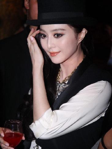 范冰冰中性装不失妩媚 尚雯婕扫把头雷人 - 新