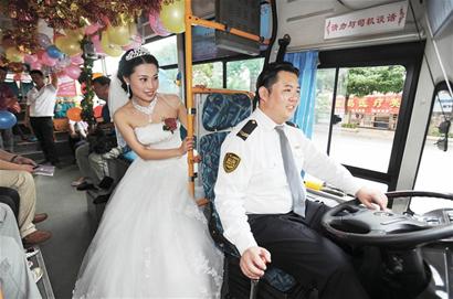 最美中国人青岛31路司机曲盛凯公交娶新娘