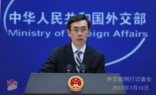 2012年7月10日，外交部发言人刘为民主持例行记者会。