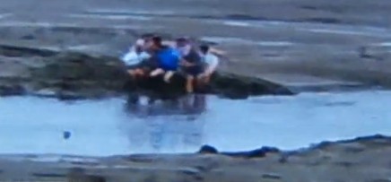 青岛居民海滩散步发现男尸 面部青紫鼻腔淌血