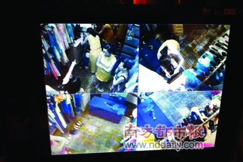 女主持<em>服装店</em>试<em>裙子</em>遭偷拍店主称为防盗(图)+