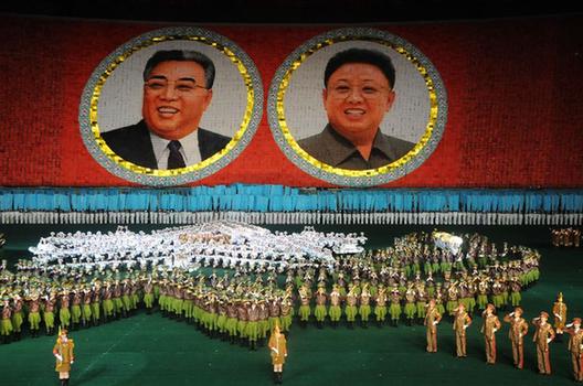 朝鲜震撼上演十万人团体操 入吉尼斯纪录