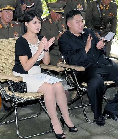 朝鲜第一夫人李雪主被曝用迪奥手袋 价值1600美元