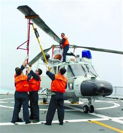 青岛初中生士兵成军舰直升机神医 揭战鹰保姆是怎样炼成的