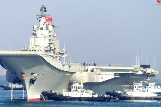中国首艘航母拟今年服役 2017年形成战斗力