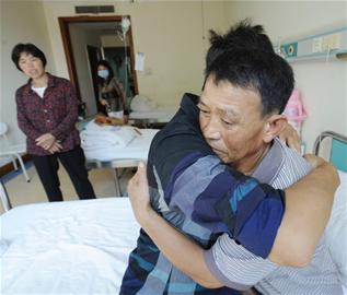 58岁胶南老农割肾救子 卖房凑钱借遍亲戚仍不够手术费