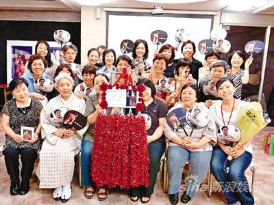 张国荣冥寿歌迷为他庆祝56岁生日