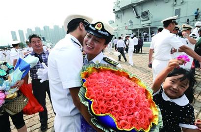 海军第十一批护航编队返回青岛