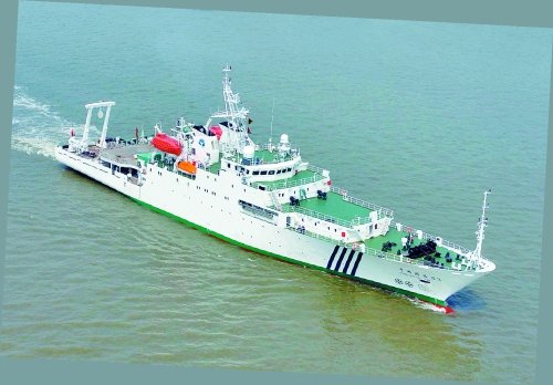 中国海监船钓鱼岛领海内巡航 10艘渔政船护渔